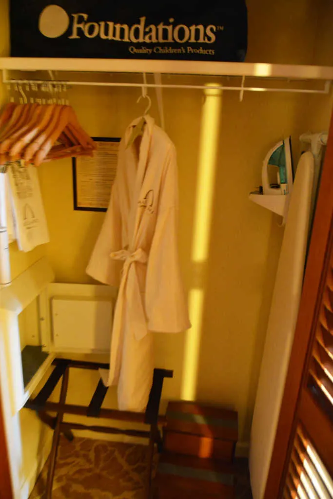 Disney Aulani Ko Olina Hawaii Disney Vacation Club Studio Room (13)
