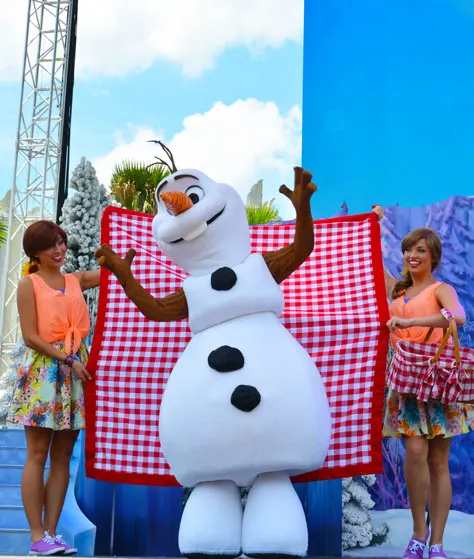 Olaf Summer Cooldown at Disney's Hollywood Studios in Walt Disney World #coolestsummerever #frozenfun