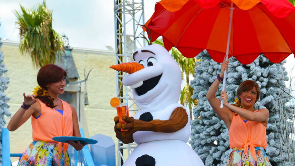 Olaf Summer Cooldown at Disney's Hollywood Studios in Walt Disney World #coolestsummerever #frozenfun