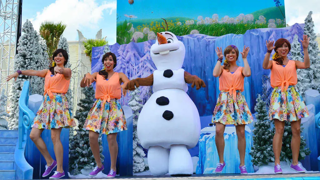 Olaf Summer Cooldown at Disney's Hollywood Studios in Walt Disney World #coolestsummerever #frozenfun