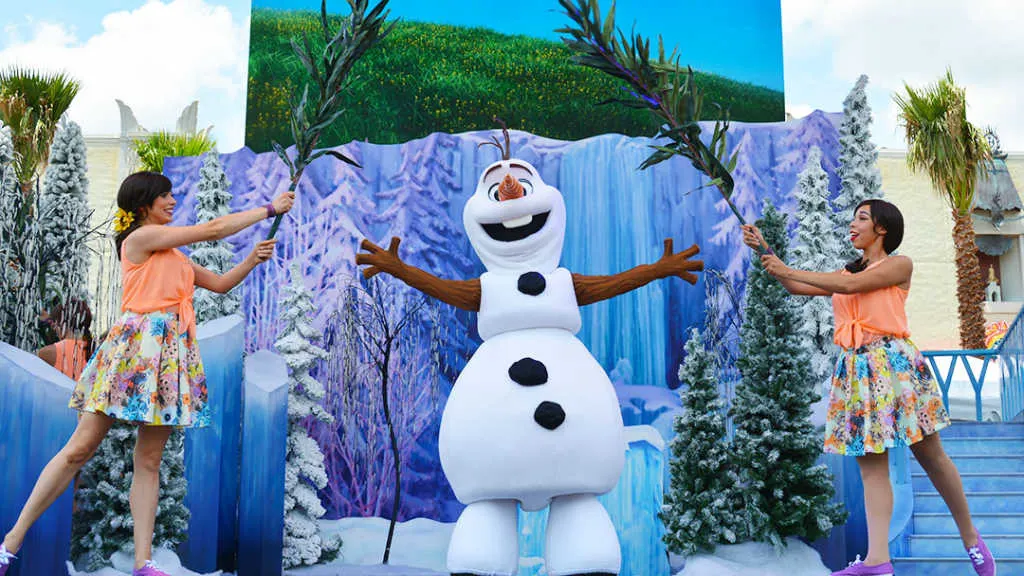 Olaf Summer Cooldown at Disney's Hollywood Studios in Walt Disney World #coolestsummerever #frozenfun