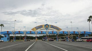 Hurricane Matthew passes with little effects to the theme park corridor