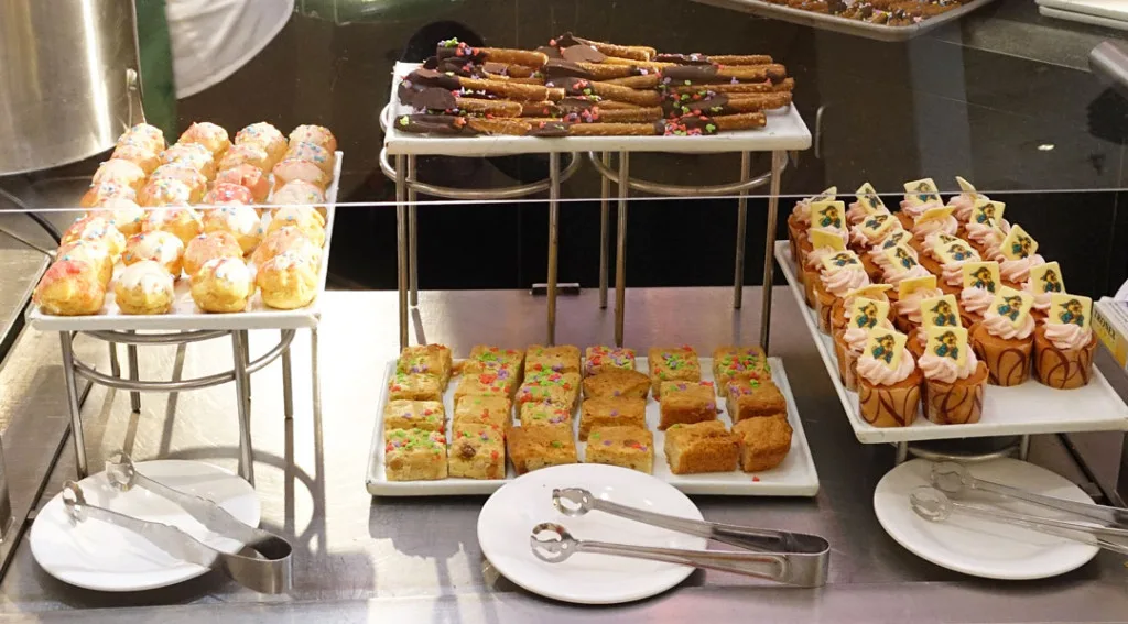 Minnie's Springtime Dine at Hollywood and Vine in Hollywood Studios (32)