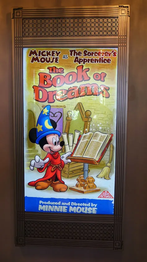 Mickey Mouse and Minnie Mouse in Red Carpet Dreams at Hollywood Studios in Walt Disney World (13)