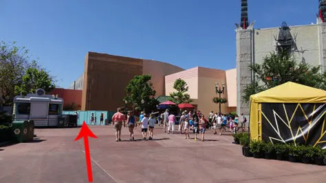 Mickey Mouse and Minnie Mouse in Red Carpet Dreams at Hollywood Studios in Walt Disney World (2)