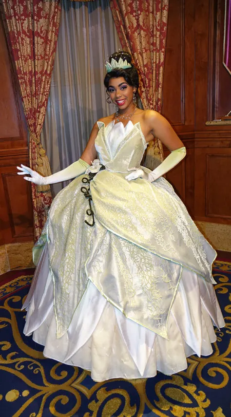 Meet Tiana at Magic Kingdom in Walt Disney World (1)