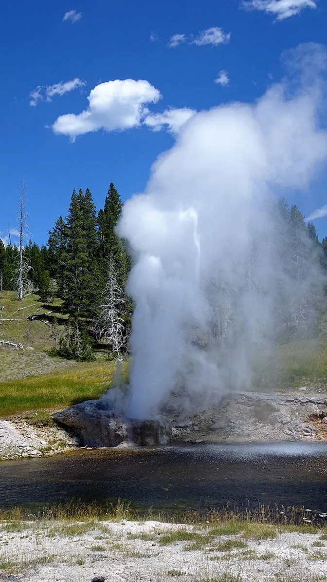 Yellowstone Day 3 Riverside Geyser