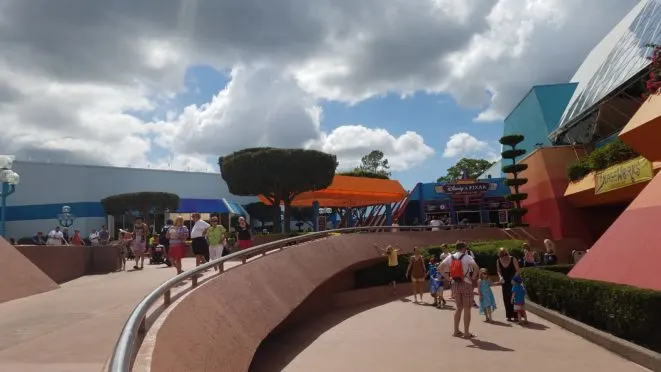Epcot Chase Disney Visa character meet NEW location!