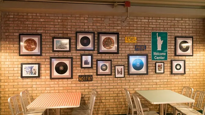 PizzeRizzo Restaurant in Hollywood Studios at Walt Disney World