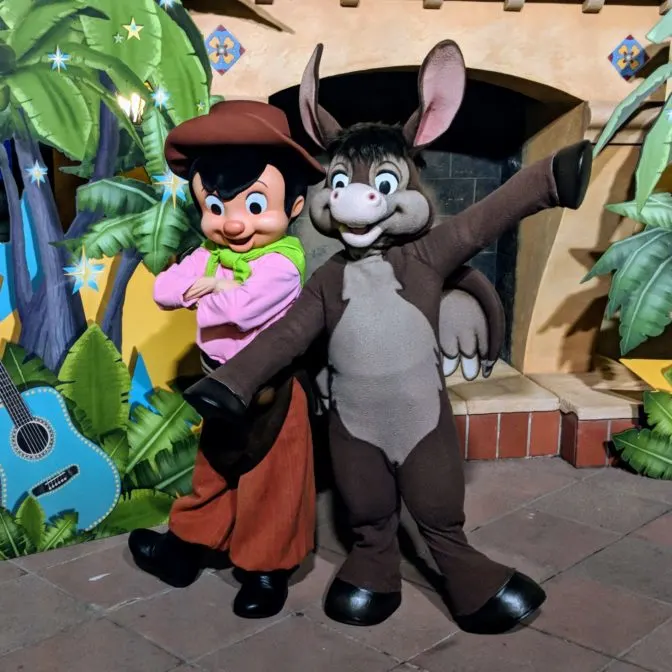 Gauchito-and-Burrito-2-at-Fandaze-in-Disneyland-Paris-2018.jpg
