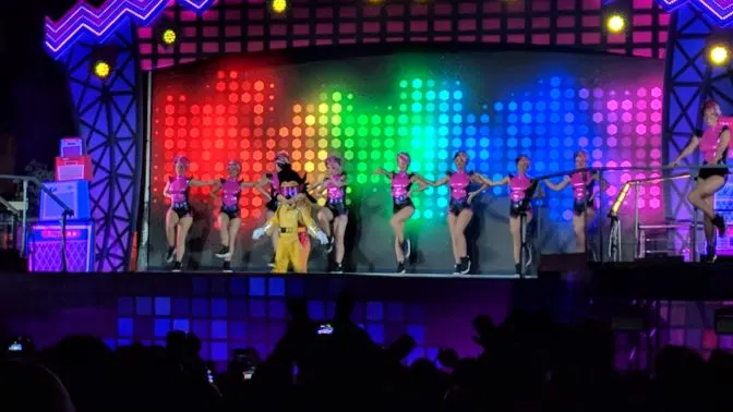 Max-Live-at-Fandaze-in-Disneyland-Paris-2018