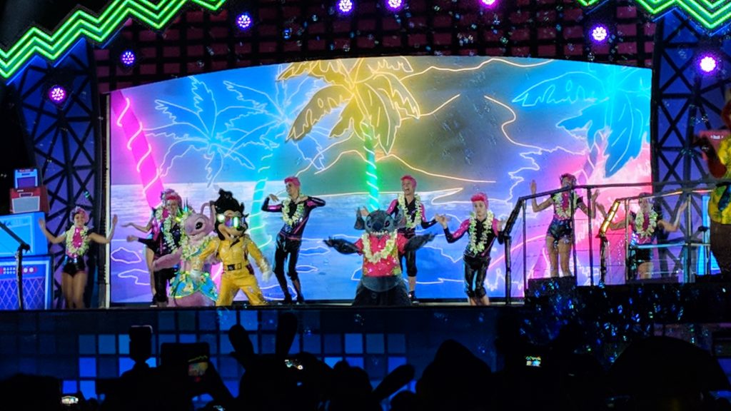 Max-Live-at-Fandaze-in-Disneyland-Paris-2018