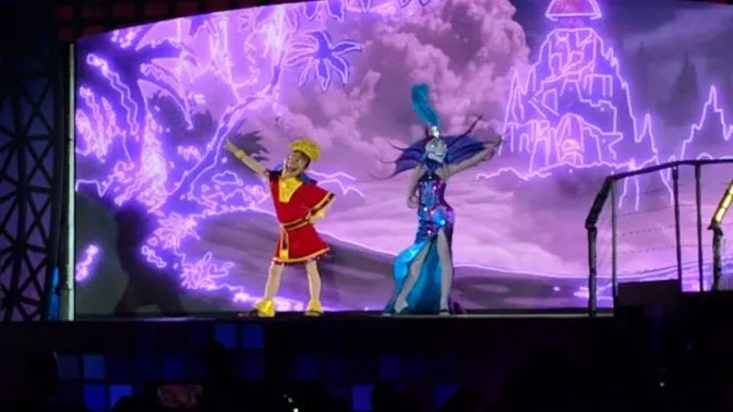 Max-Live-at-Fandaze-in-Disneyland-Paris-2018