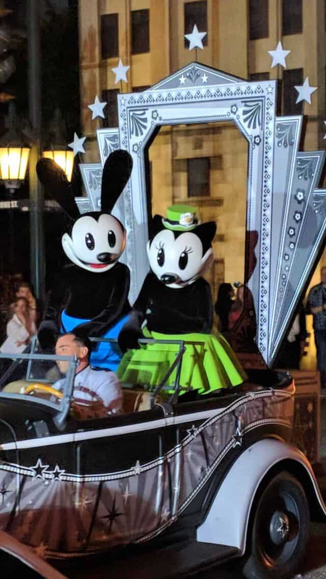 Ortensia-and-Oswald-at-Fandaze-in-Disneyland-Paris-2018.jpg