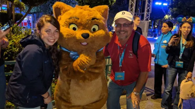 Toulouse-from-Aristocats-at-Fandaze-in-Disneyland-Paris-2018