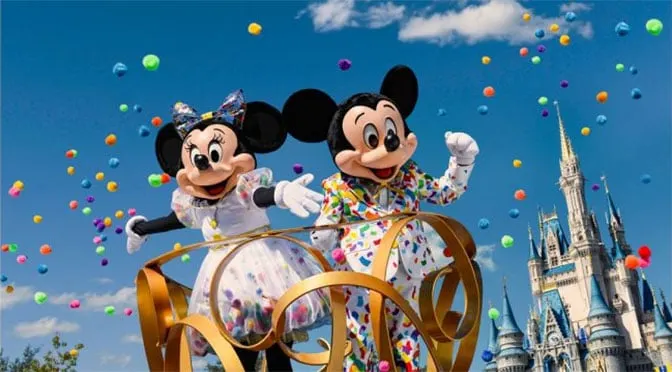 Mickey and Minnie will get new costumes for Move It! Shake It! MousekeDance It! Street Party