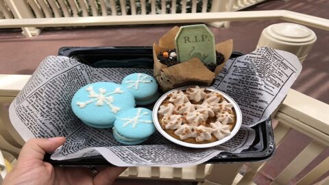 A Review On The Yummy Disney Halloween Treats at The Disneyland Resort