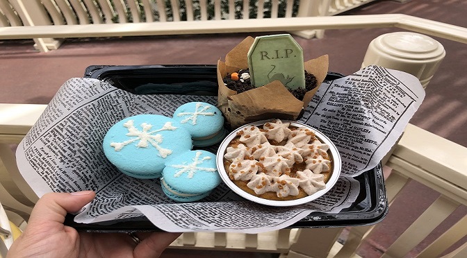 A Review On The Yummy Disney Halloween Treats at The Disneyland Resort