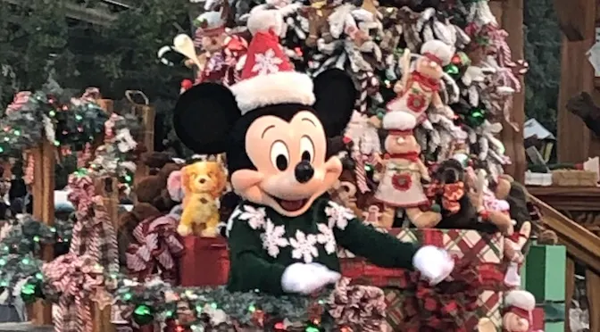 7 Reasons Why Disneyland is a Must for the Holidays