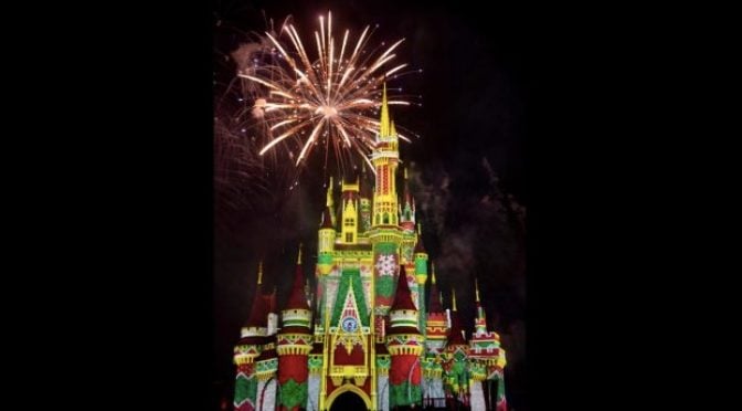 Live-stream: "Minnie's Wonderful Christmastime Fireworks"