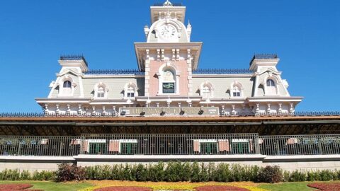 Magic Kingdom Experiences Technical Difficulties; Guests Enter Park Without Scanning Magic Bands or Tickets