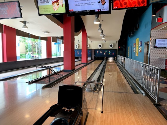 Disney Springs: Splitsville bowling alley aims for a clean game