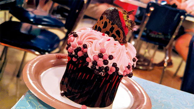 Valentine's Cupcake at Animal Kingdom is like a Great First Date!