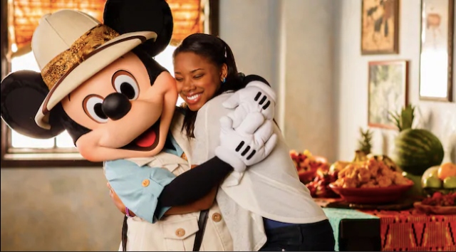 Your Guide to Character Dining with Mickey Mouse