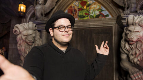 Josh Gad Reads Books on Twitter Amidst Coronavirus Pandemic