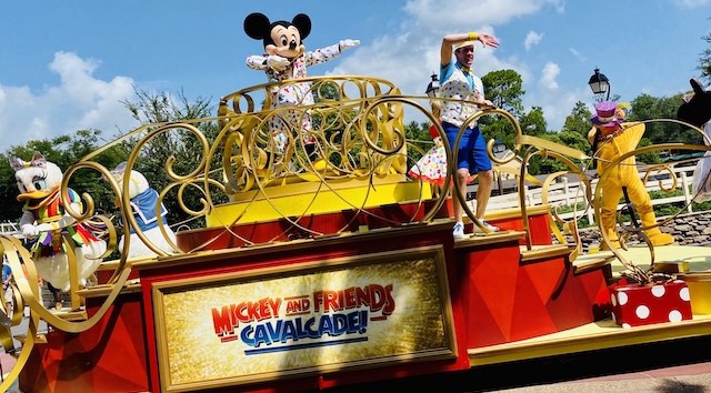 Complete Guide to Disney World Character Cavalcade Experiences