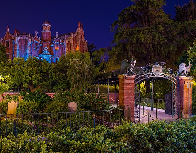 Disney Tokyo Haunted Mansion photo tour