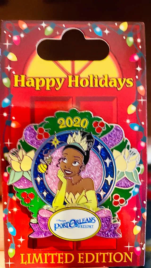 2020 Disney resort holiday pin