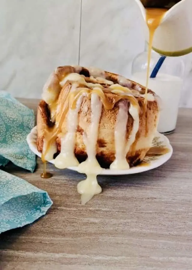 Gaston's Tavern cinnamon roll