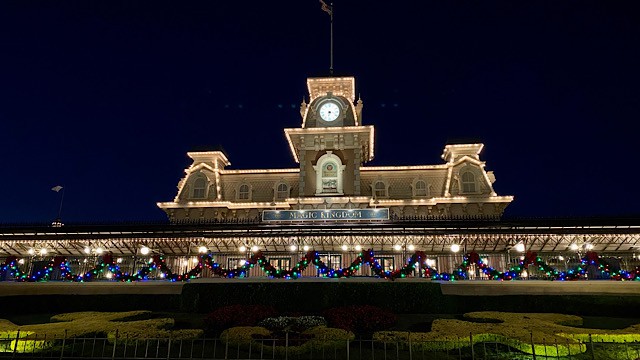 Spectacular New Disney Christmas Decorations and an Attraction Holiday Overlay