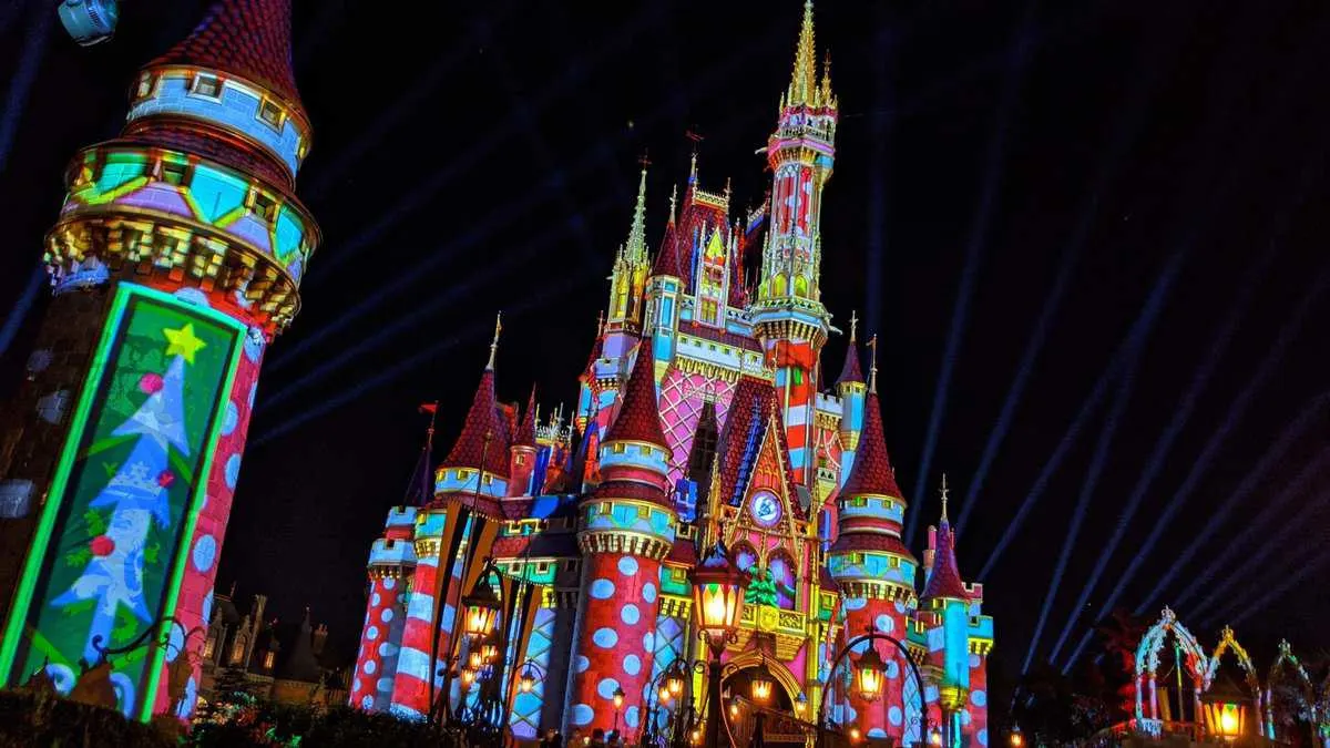 Video: Watch Walt Disney World transform into a magical Christmas wonderland!