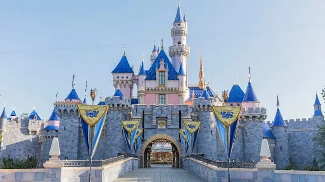 Could Disneyland Restaurants Reopen Now?