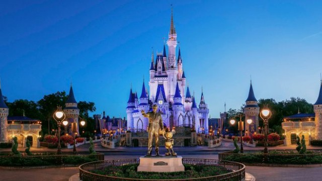 New Physical Distancing Requirements at Disney World for Large Groups of People
