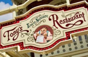 Review: I love dining at Tony's Town Square even though it has mediocre food