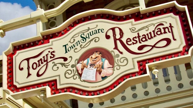 Review: I love dining at Tony's Town Square even though it has mediocre food