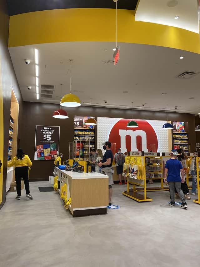 TOUR NA LOJA DO M&M`S EM DISNEY SPRINGS