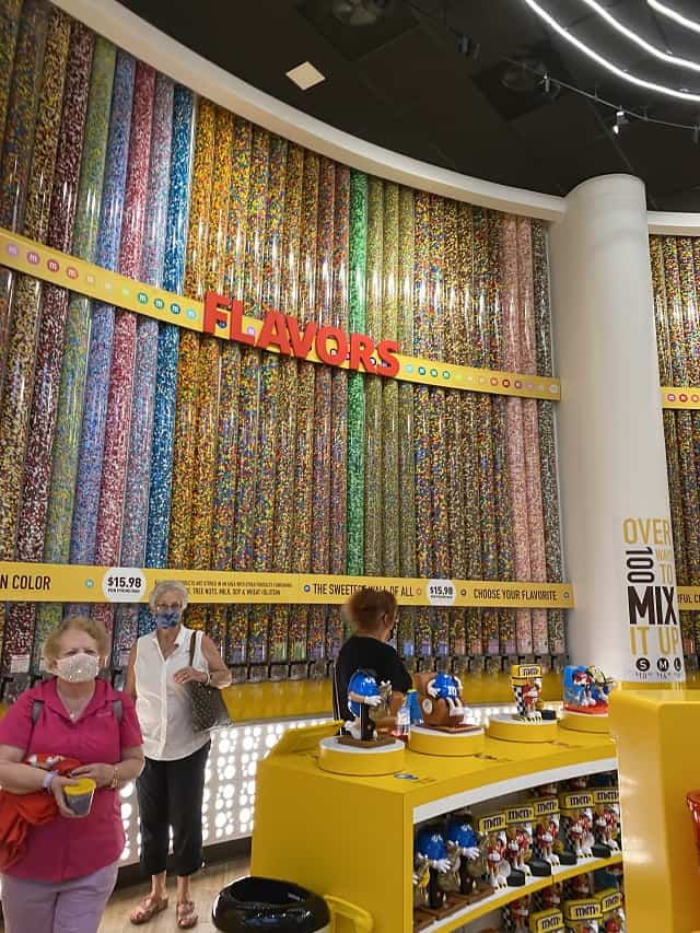 Step-By-Step Guide to Personalizing M&M's in Disney Springs!