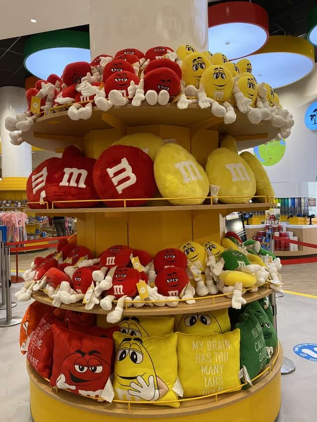 Step-By-Step Guide to Personalizing M&M's in Disney Springs!