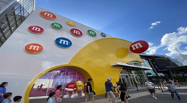 Why you should personalize candy at the new M and M store in Disney Springs