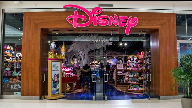 I Shopped at One of the Last Disney Stores in the US, Photos