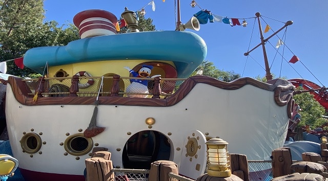 Where and How To Find Favorite Characters at Disneyland Park