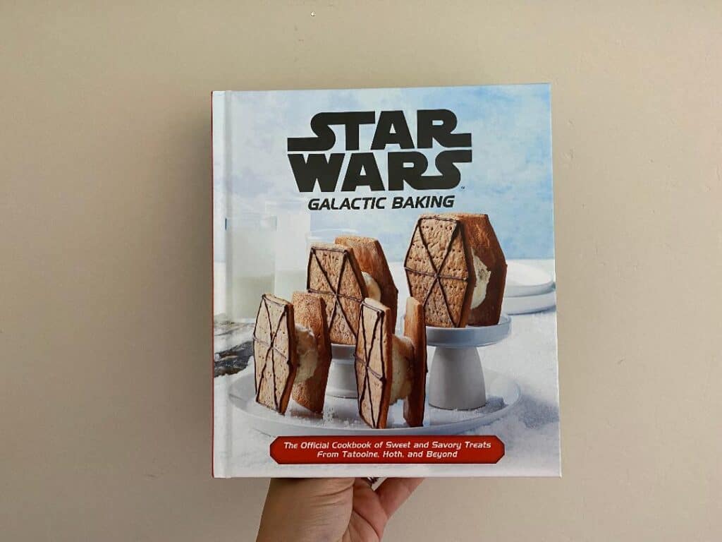 Star Wars: Galactic Baking Gift Set: The Official Cookbook of Sweet and Savory Treats From Tatooine, Hoth, and Beyond [Book]