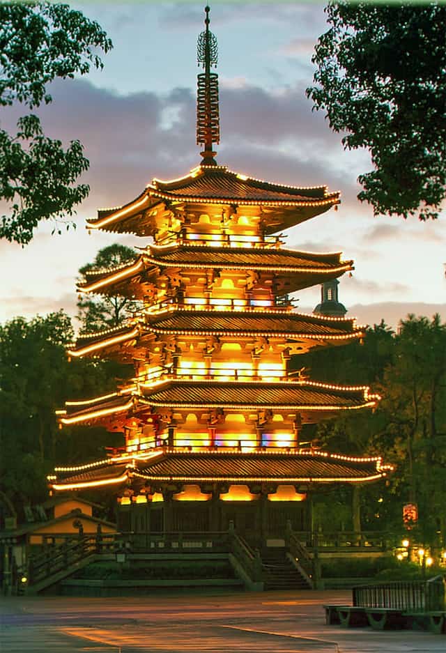 This image has an empty alt attribute; its file name is Takumi-Tei-dining-Japan-pavilion-vertical.jpg