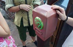 How to Navigate Disney World without a Magic Band