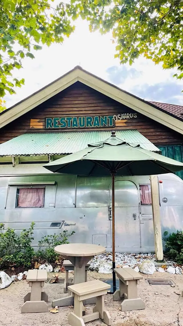 restaurantosaurus outside seating