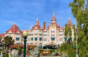 Top 10 reasons you should visit Disneyland Paris